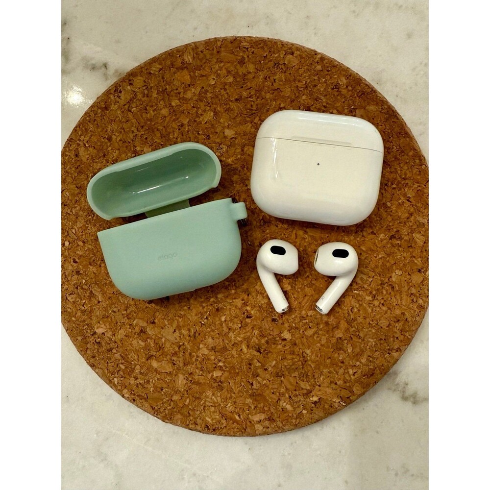 Apple AirPods (3rd generation) plus free case